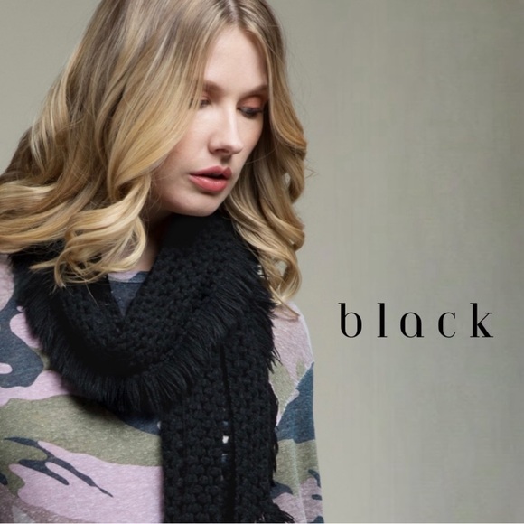 🍁New Fall/Winter🍁Black Knit Weave Tassel
Scarf - Picture 2 of 2